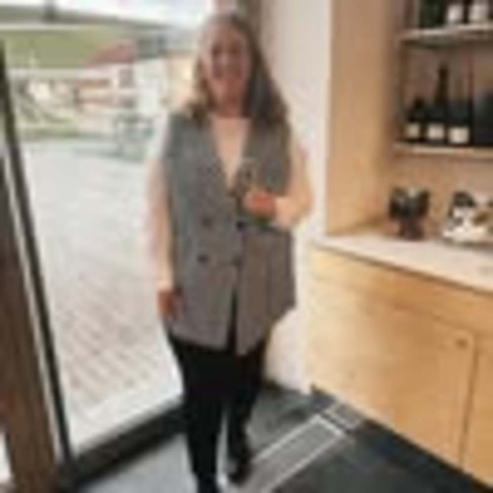 Meet your Posher, Maura